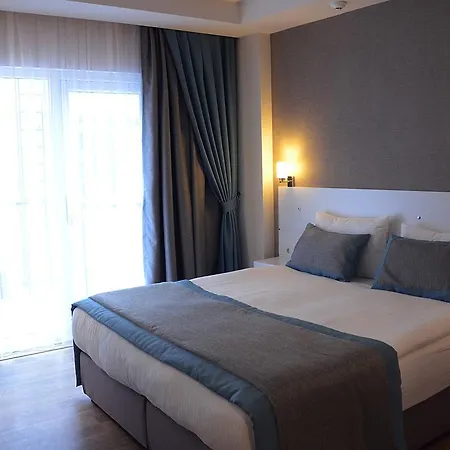 Parion House 2*
