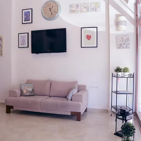 Parion House 2*
