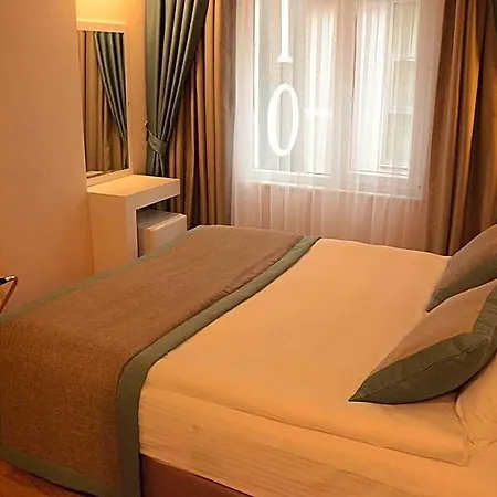Parionhouse Hotel 4*