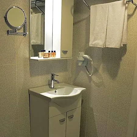 Parionhouse Hotel