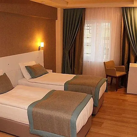 Hotel Parionhouse 4*